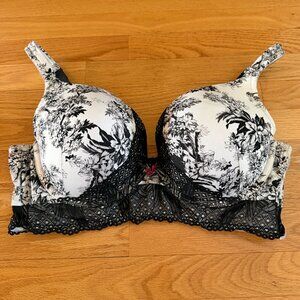 Cacique Black and White Boost Plunge Bra Size 40DD